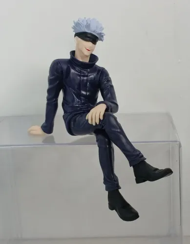 BONECO ACTION FIGURE ANIME JUJUTSU KAISEN SATORU GOJO SENTADO