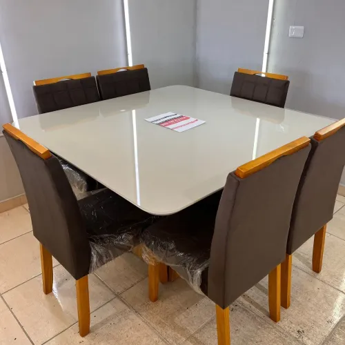 MESA QUADRADA 1.35 X 1.35 + 6 CADEIRAS (Peça única)