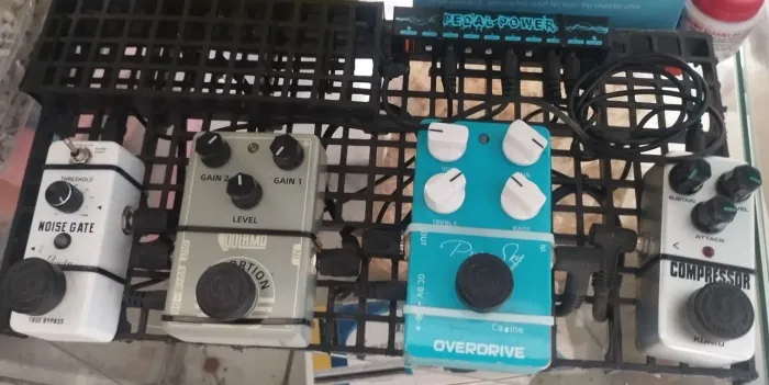 Pedais de Guitarra troco por notebook 
