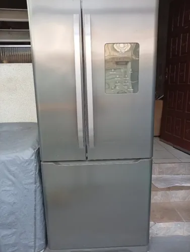 Geladeira da marca Electrolux modelo French Door Frost Free 579 Litro