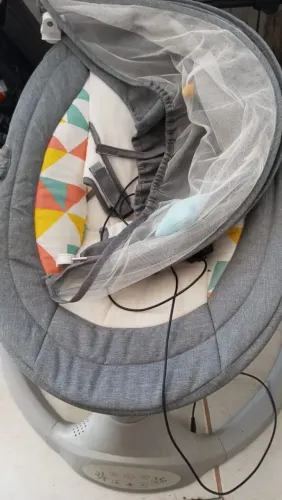 Vendo cadeirinha balanço elétrico bebê funciona certinho 300 reais