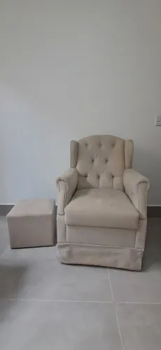 Poltrona de Amamentação + Puff