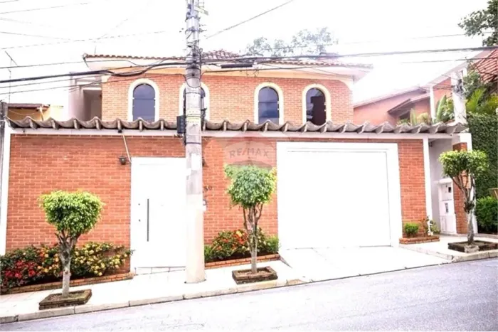 Casa 360m² c/ Piscina e 7 Vagas em SP - Aluguel