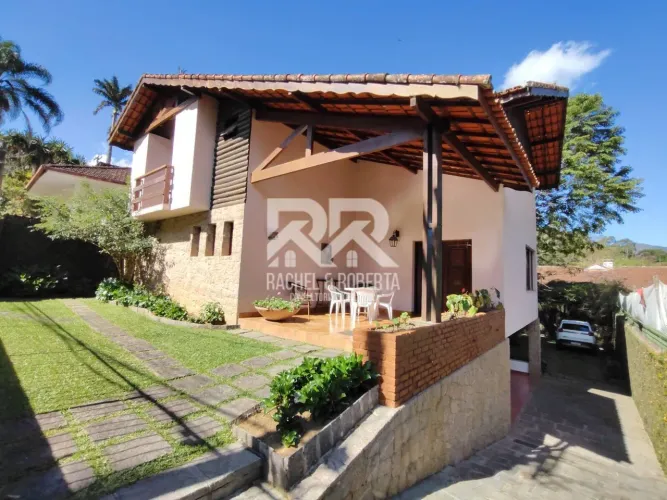 Charmosa Residencia no bairro de Iucas