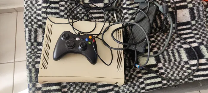 Xbox 360 fat branco com luz vermelha