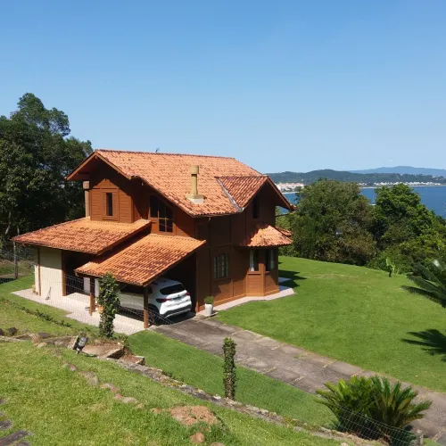 Terreno com vista mar de toda baia de jurerê. Possui 23.725m² prrivativos. R$ 14.000.000,0