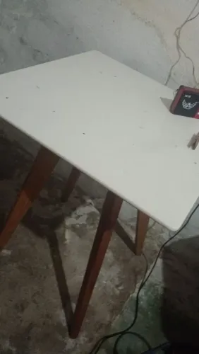 Vende-se mesa retrô interessados chamar no whatsapp. *40