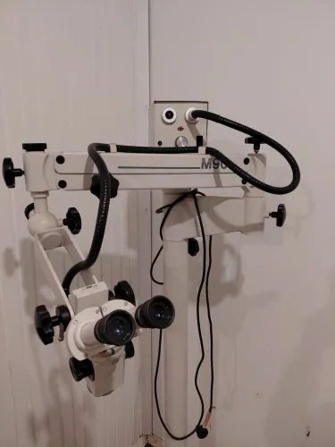 Microscópio oftalmológico sem uso