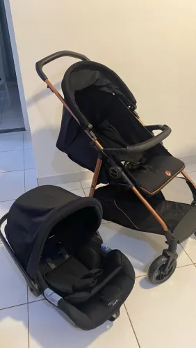 Carrinho de bebê + bebê conforto burigotto