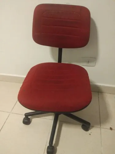 Cadeira de escritório vermelha