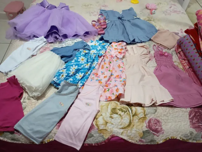 Vendo lote de roupa de menino vestindo um ano todas bem conservadas