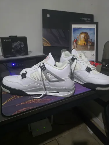 Air Jordan 4 White Cement nunca usado