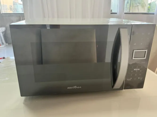 micro-ondas Britânia 32L novo