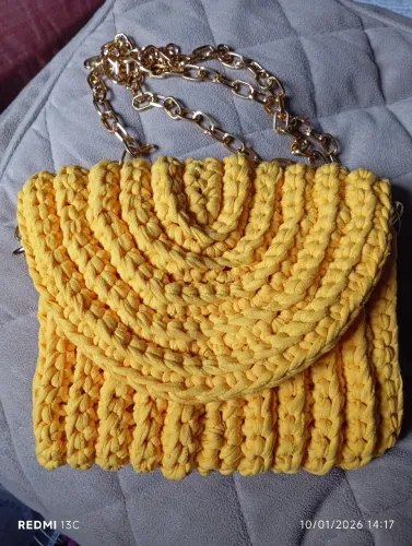 Bolsa amarela de crochê 