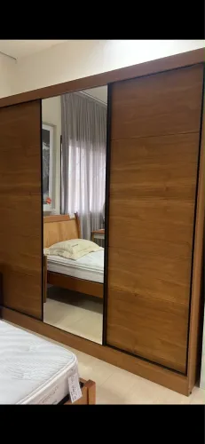 Vendo Guarda-roupa de madeira 
