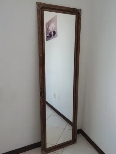 Espelho com linda moldura