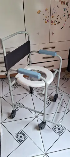 Cadeira de rodas de banho