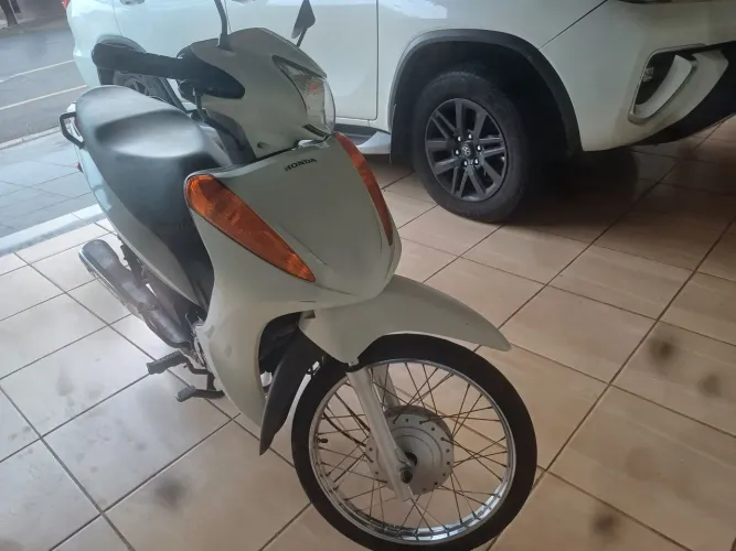 Biz branca 9.800 com partida novinha