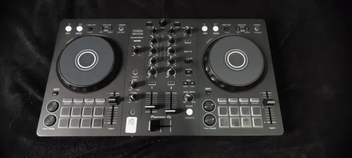 CONTROLADORA PIONNER FLX4 PRETA + CASE RÍGIDO