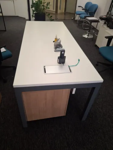 Mesa de escritório grande marca Riccó