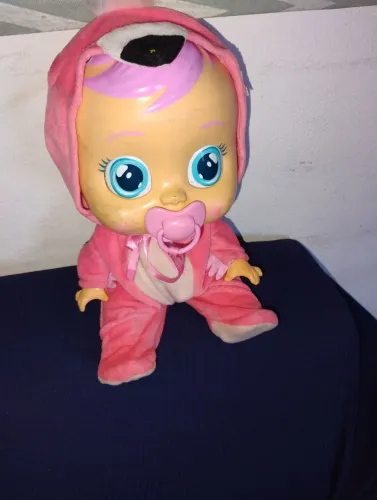 Vendo uma boneca baby cry a boneca que chora de verdade 