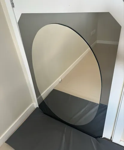Espelho Moderno Design Oval / Geométrico com Moldura Fumé - Oportunidade