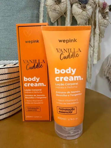 Body Cream Vanilla Cuddle We pink