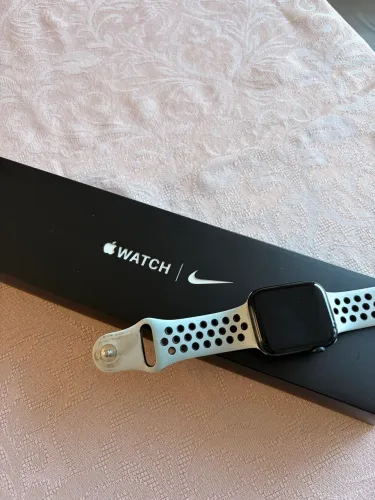 Apple Watch Nike Série 7 45mm 