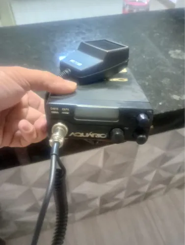 Rádio amador pequeno aquário