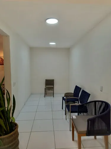 Lojas comercias com dois ambientes, banheiro, amplo estacionamento,