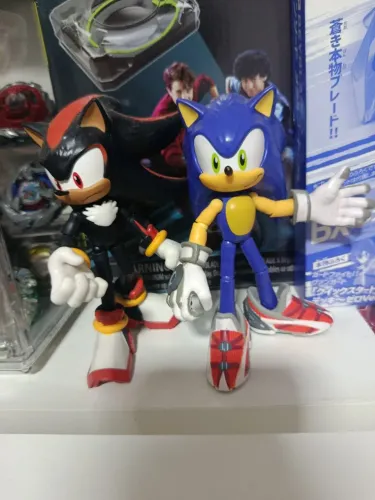 Bonecos Sonic e Shadow da série Sonic Prime
