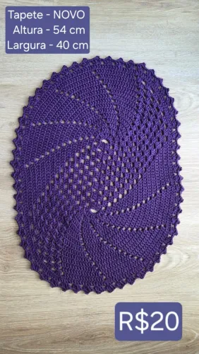 Tapete de crochê roxo