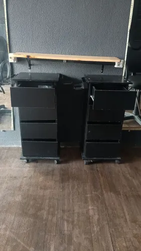 2 carrinhos auxiliares semi-novos