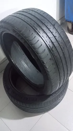 Pneus aro 21 meia vida para carros esportivos.