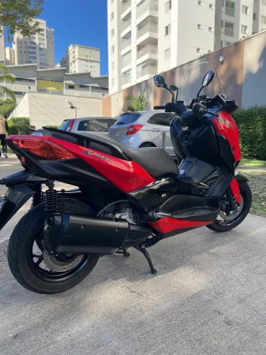 Moto impecável