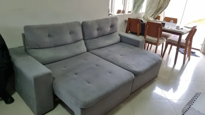 Sofá retrátil 4 lugares cinza, bem conservado, espuma firme