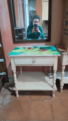 Criado mudo/mesa de cabeceira - usado