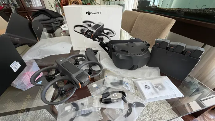 Drone DJI Avata 2 - Fly Smart Combo com óculos N3 e controle Motion 3