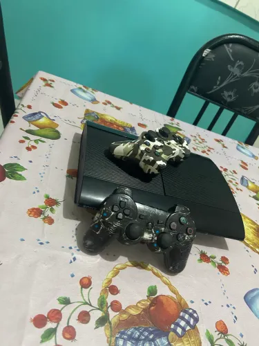?Ps3 desbloqueado + controles?
