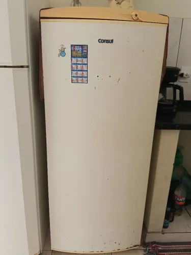 Vendo geladeira usada simples