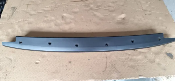 Moldura Acabamento Superior Tampa Traseira Strada 2020 A 25