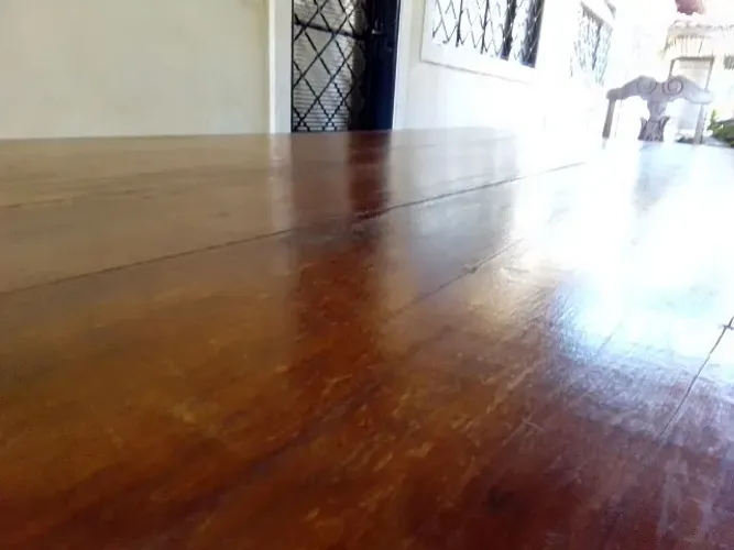 Mesa em Sucupira roxa, móvel antigo raiz.