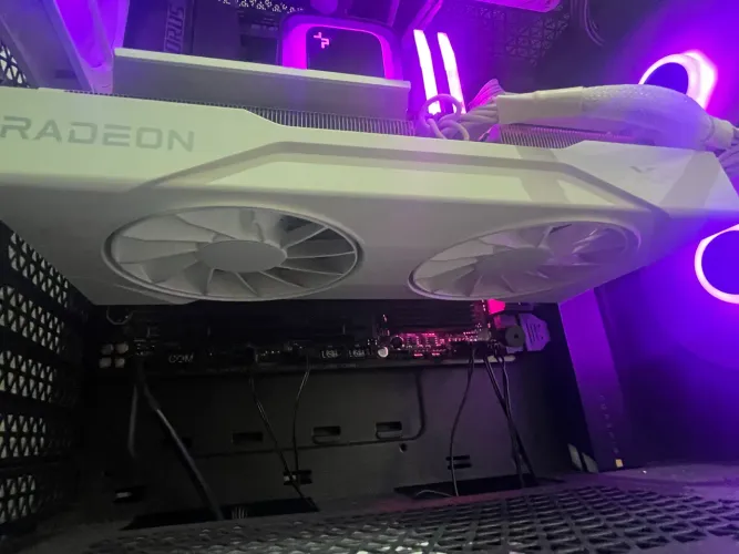 XFX Radeon RX 9060XT 8gb Swift