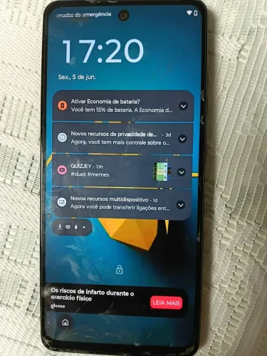 Moto g 24 tela trincada mas funciona normalmente bateria excelente 128 gk