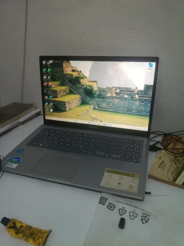 Notebook Asus Vivobook Go 15.6 FHD de 256 GB/4 GB i3-N305 W11 - Cool Silver