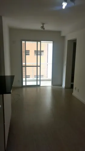 Apto 40 m2. sacada, garagem, lazer.  locação em vigência, piso laminado, planejados