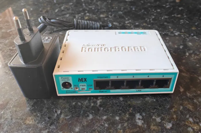 Roteador Mikrotik RB750Gr 3