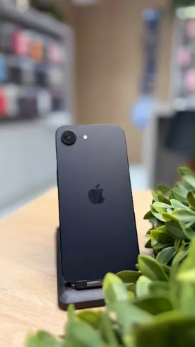 iPhone 16e 5G 128GB seminovo