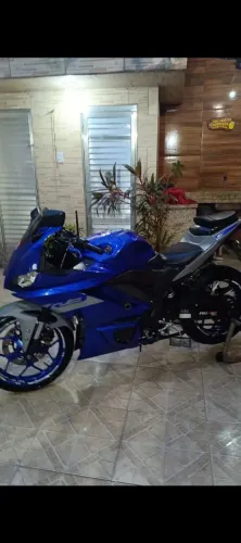 Yamaha r3 2021 em estado de nova. 
