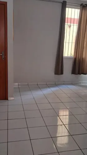 vendo apartamento com dois quartos salão cozinha e banheiro no residencial portal do aurá 